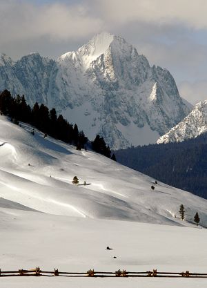 massive-sawtooth-peak.jpg